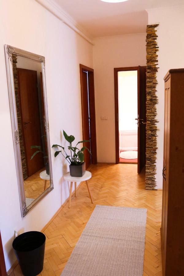 Palace Apartman - Minaret, Eğri Dış mekan fotoğraf
