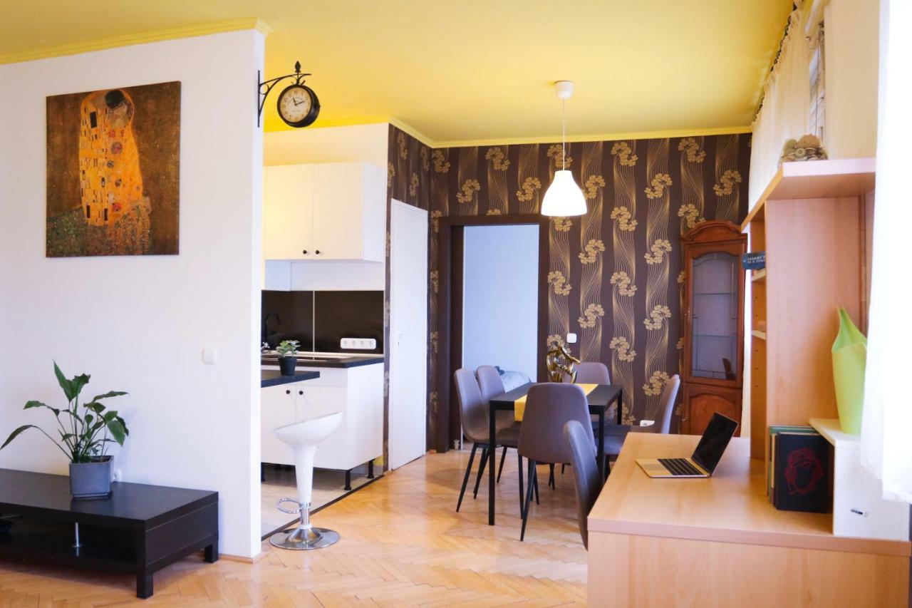 Palace Apartman - Minaret, Eğri Dış mekan fotoğraf