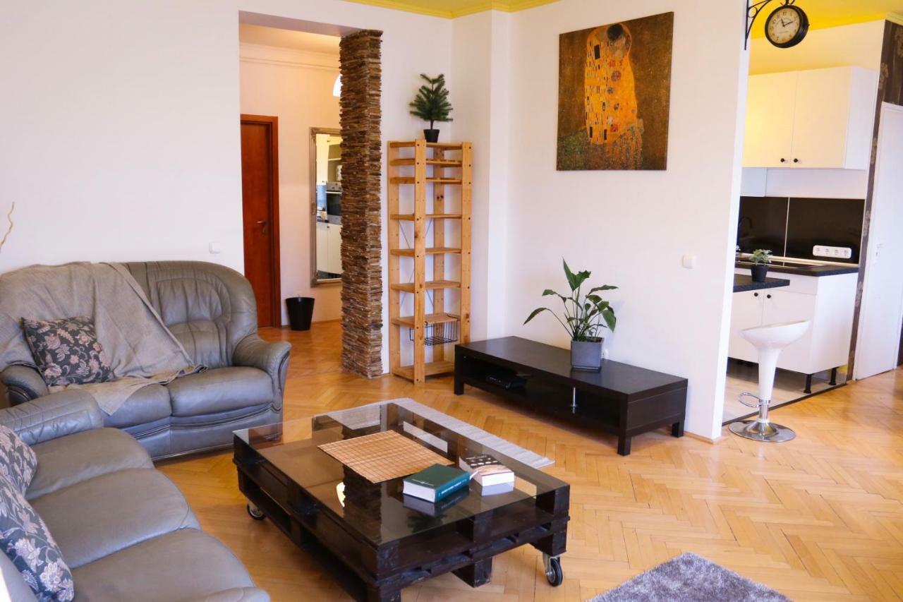 Palace Apartman - Minaret, Eğri Dış mekan fotoğraf