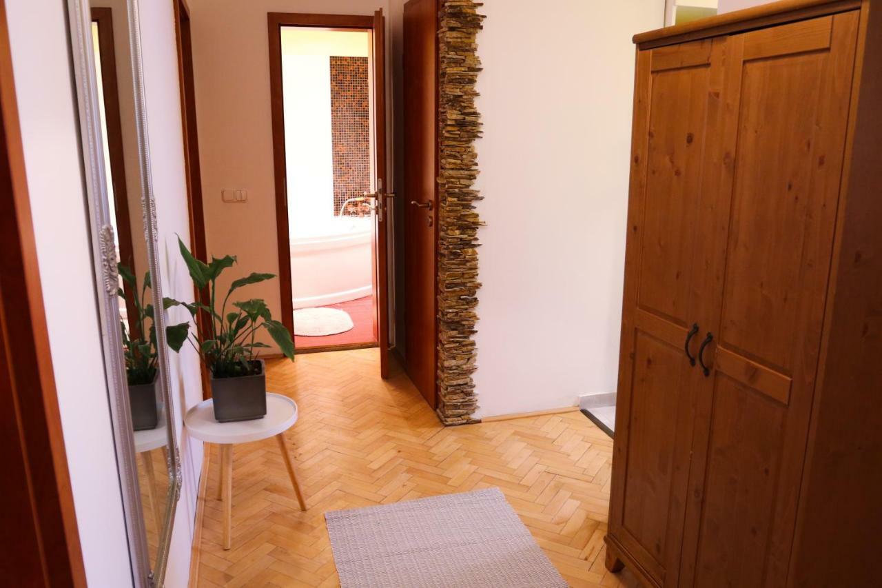 Palace Apartman - Minaret, Eğri Dış mekan fotoğraf